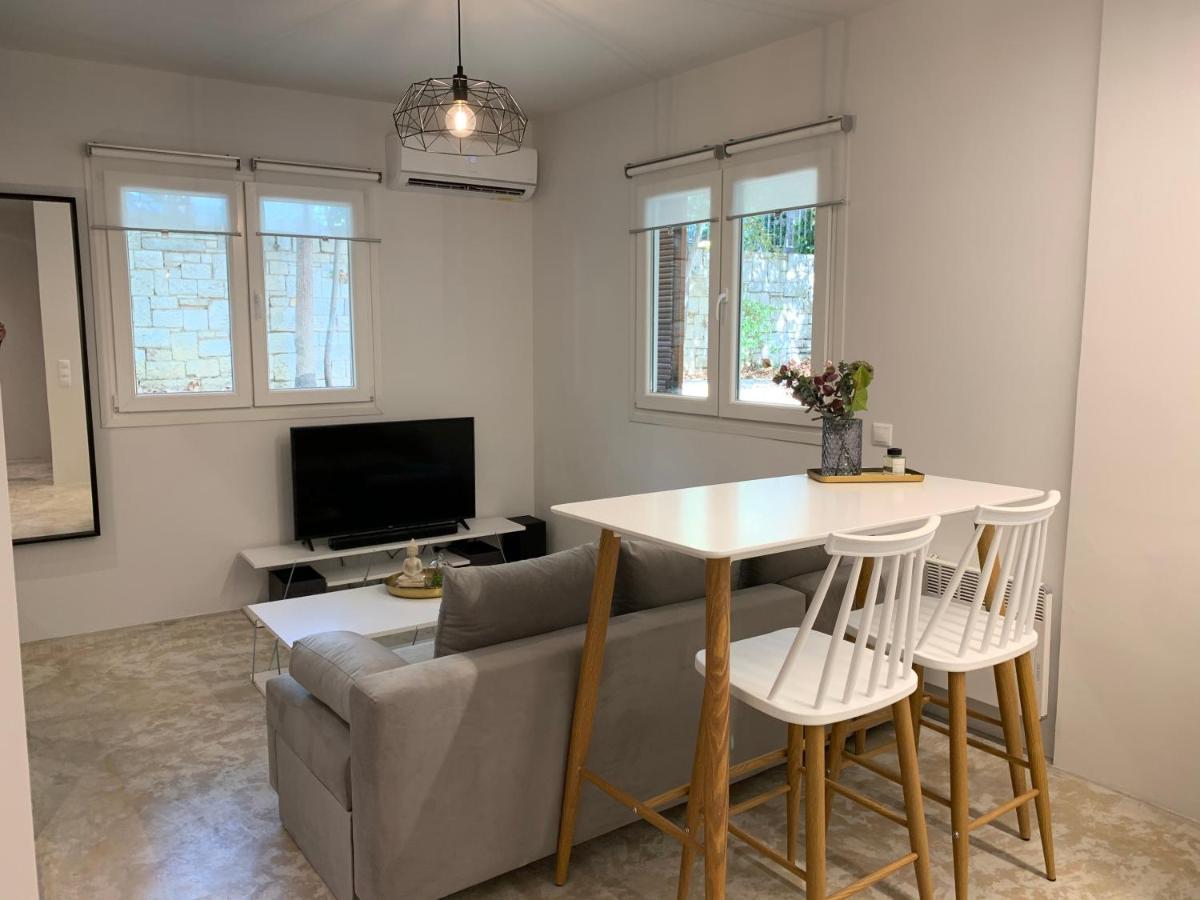 Renovated Apartment In Kifissia Center Near Metro G25 Athen Eksteriør billede